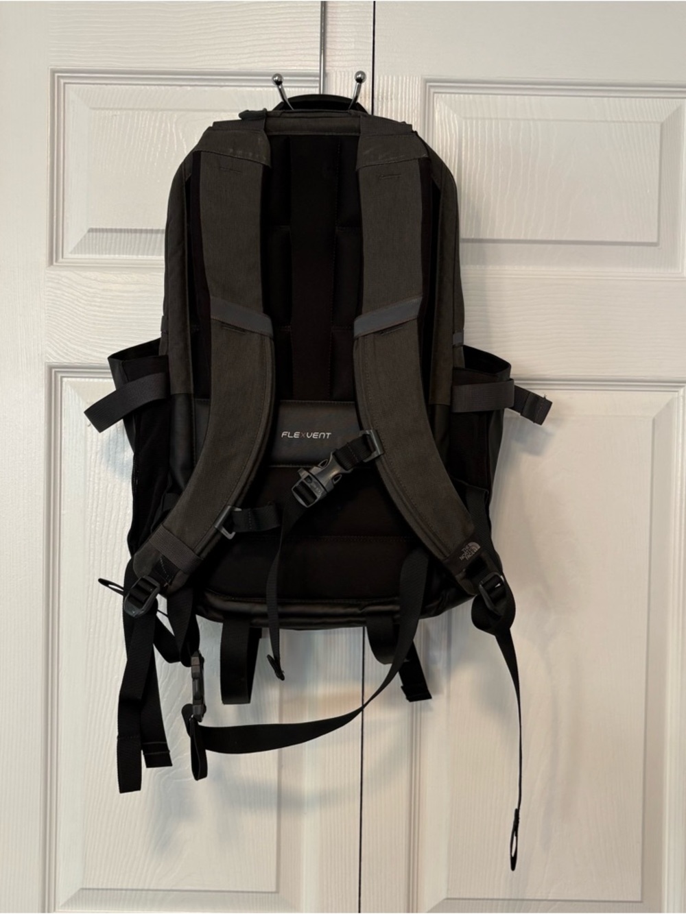 The North Face Recon Backpack FlexVent Black Travel School Bag - Picture 2 of 8
